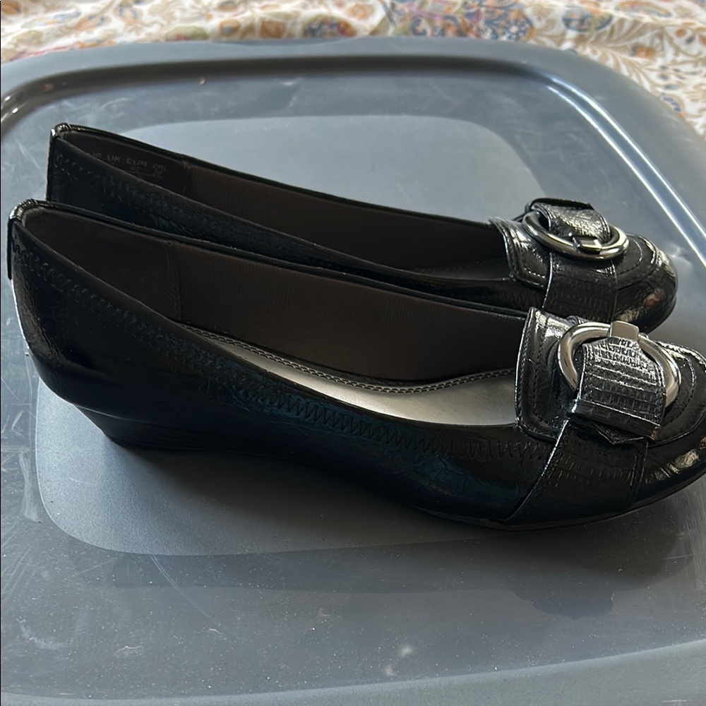Life Stride Black Flats Versatile Comfort